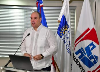 RD podría perder US$1,000 millones por arancel de EE.UU. a remesas
