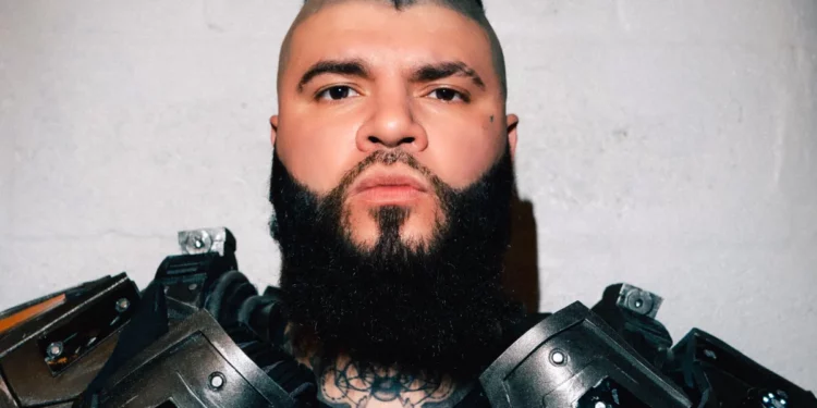 Farruko acelera con su nueva línea de scooters Carbon Armor