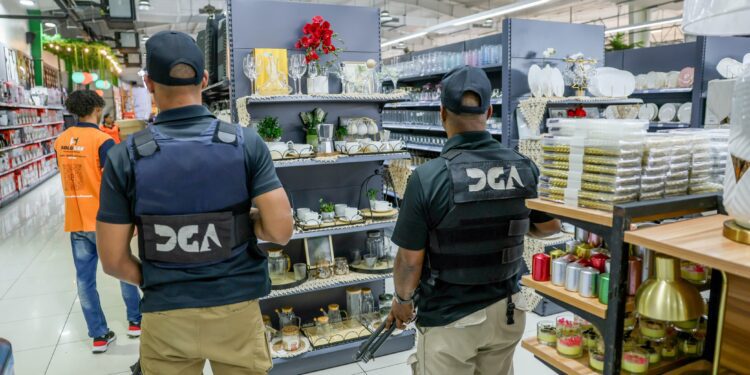 Aduanas intensifica fiscalizaciones a comercios chinos