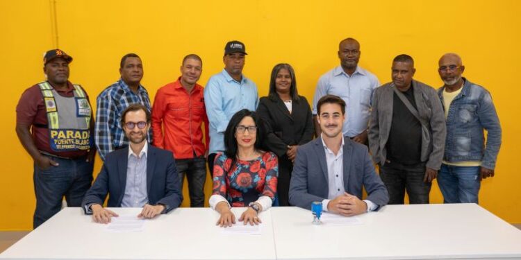 Motoconchistas al frente de la primera inclusión digital en República Dominicana