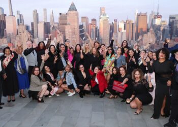 Mujeres latinas celebran logros literarios en Nueva York