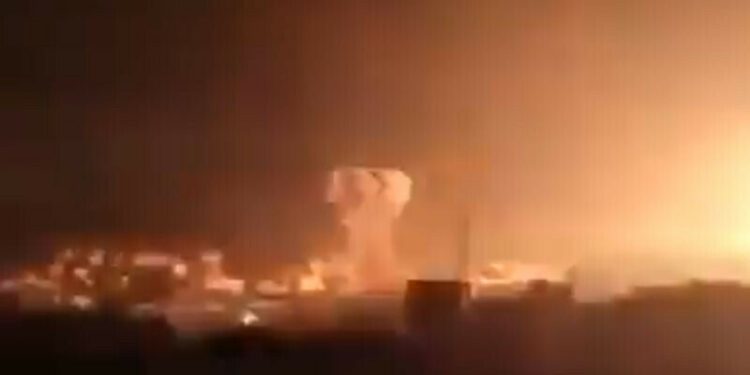 Pakistán derriba 2 aviones indios en represalia por bombardeos