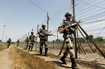 India acusa a Pakistán de romper alto el fuego en Cachemira