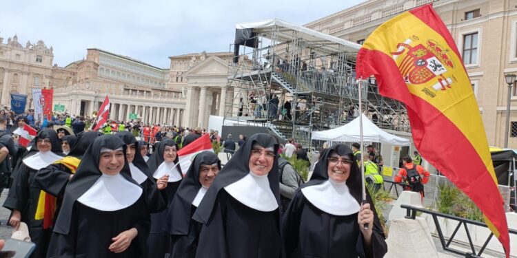 Multitudinario y emotivo Regina Caeli del Papa León XIV hoy domingo