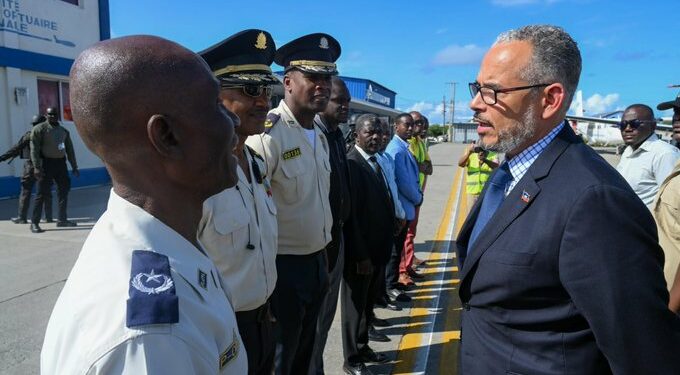 El Primer Ministro de Haití visita Cabo Hatiano por el Día de la Bandera