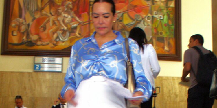 Justicia absuelve a doctora Karla Moya en caso de estética