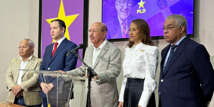 PLD exige acción urgente contra impuesto a remesas dominicanas