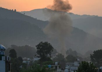 India lanza nuevos ataques contra defensas aéreas de Pakistán