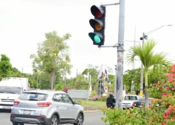 Nuevo semáforo mejora seguridad vial en intersección peligrosa de SD Este