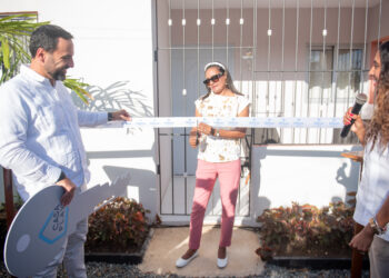 Hilton La Romana entrega casa a colaboradora ejemplar