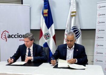 Acuerdo para llevar energía limpia hogares vulnerables del país
