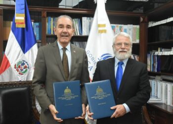 MESCyT y Universidad Fordham impulsan becas STEAM para dominicanos