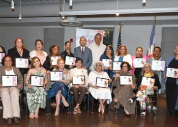 Treinta madres dominicanas reciben tributo patriótico en Nueva York