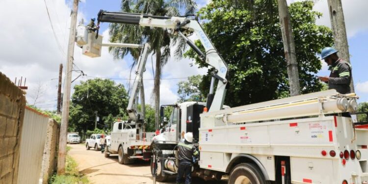 Intervienen varias empresas en Santo Domingo Este por fraude eléctrico