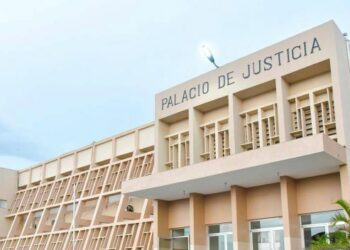 Hombre recibe condena por amenazar fiscal durante audiencia judicial