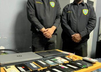 Desmantelan centro ilegal de desbloqueo y venta de celulares en Herrera