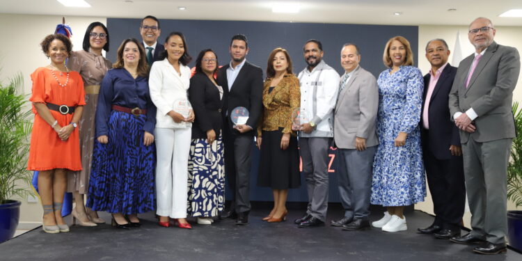 World Vision premia periodismo comprometido con la niñez