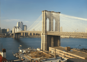 Nueva York: buque mexicano impacta puente Brooklyn con 277 personas a bordo