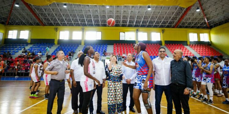 Torneo de baloncesto femenino RD inicia dedicado la vicepresidenta Raquel Peña