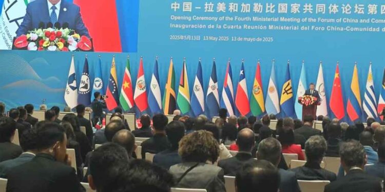 China anuncia programas para reforzar relaciones con América Latina y el Caribe
