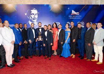 Alcalde Alexander gana premio nacional por gestión en cultura y deporte