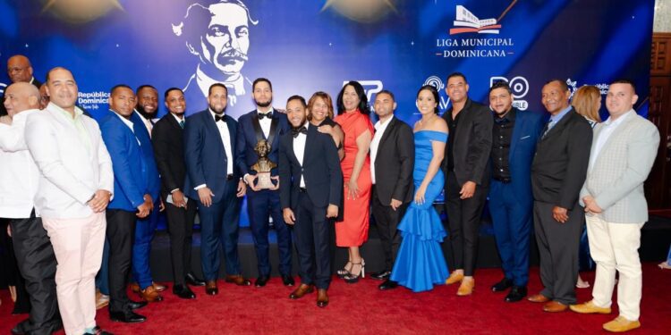 Alcalde Alexander gana premio nacional por gestión en cultura y deporte