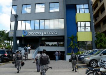 Nueva unidad del MP se estrena: capturan a los Serret por fraude al Banco Peravia.