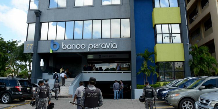 Nueva unidad del MP se estrena: capturan a los Serret por fraude al Banco Peravia.