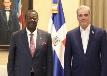 Presidente Abinader se reúne con canciller de Kenia en Palacio Nacional