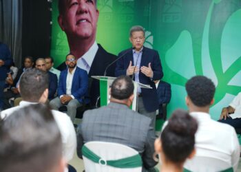 Leonel Fernández confirma asistirá a reunión convocada por Abinader