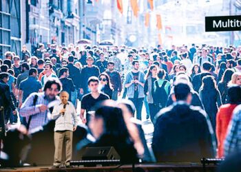 Ellis Pérez inspira a comunicadores en conversatorio en Punta Cana