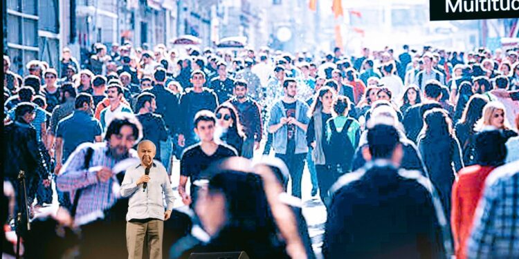 Ellis Pérez inspira a comunicadores en conversatorio en Punta Cana