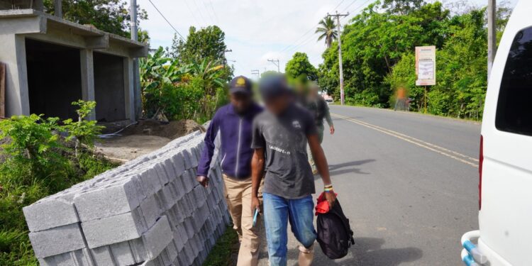 DGM detiene a 92 extranjeros ilegales en comercios chinos