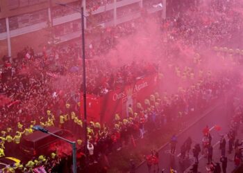 Celebración en Inglaterra termina con 27 heridos en atropello masivo