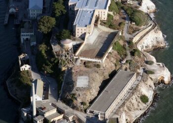 Trump ordena reabrir Alcatraz para criminales extremadamente peligrosos