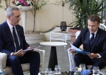 Francia interesado en financiar el tren de Santo Domingo