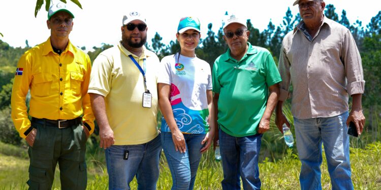 ISM siembra más de 5,000 árboles nativos y recolecta 4,000 libras de plástico