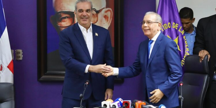 Abinader y Danilo se reúnen en la sede del PLD por crisis haitiana