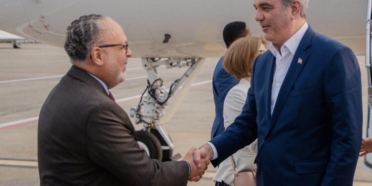 Abinader recibe reconocimiento en Ginebra por justicia social