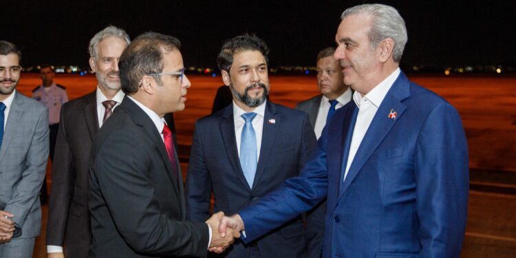 Abinader aterriza en Brasil para reforzar lazos bilaterales