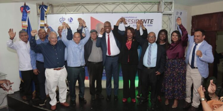 Presentan precandidatura de Luis Perez a la presidencia del CDP