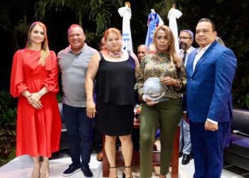 Jarabacoa rinde homenaje póstumo a Raffy Matías en conversatorio sobre derecho de autor