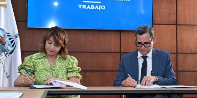 Gobierno y empresas privadas unen fuerzas para emplear a grupos vulnerables