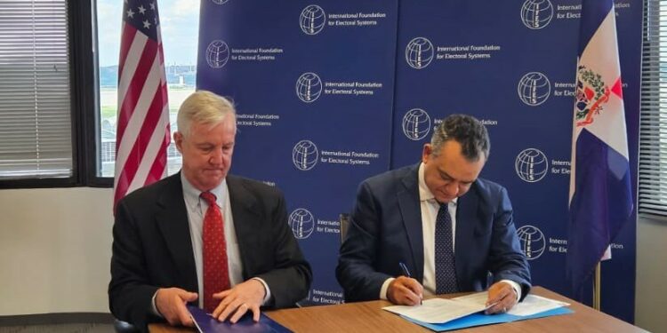 JCE afianza su rumbo institucional con dos acuerdos clave en Washington