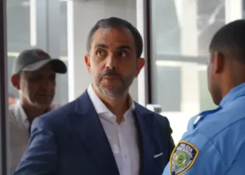 Antonio Espaillat acude a la PGR por caso Jet Set