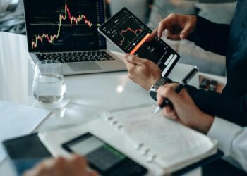 Banca latinoamericana abocada a transformarse ante competidores más ágiles