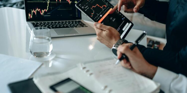 Banca latinoamericana abocada a transformarse ante competidores más ágiles