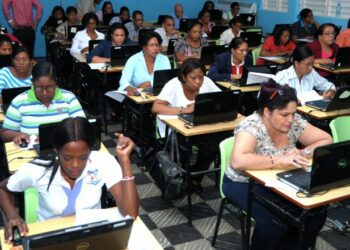 Ogtic y Juventud convocan para 300 becas en tecnología