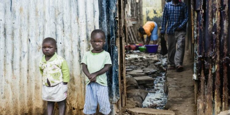 Las decisiones económicas mundiales impactan la lucha contra la pobreza