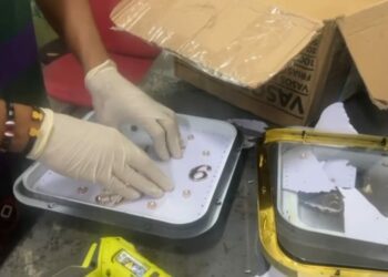 DNCD impide envío de cocaína a Pensilvania oculta en reloj de pared